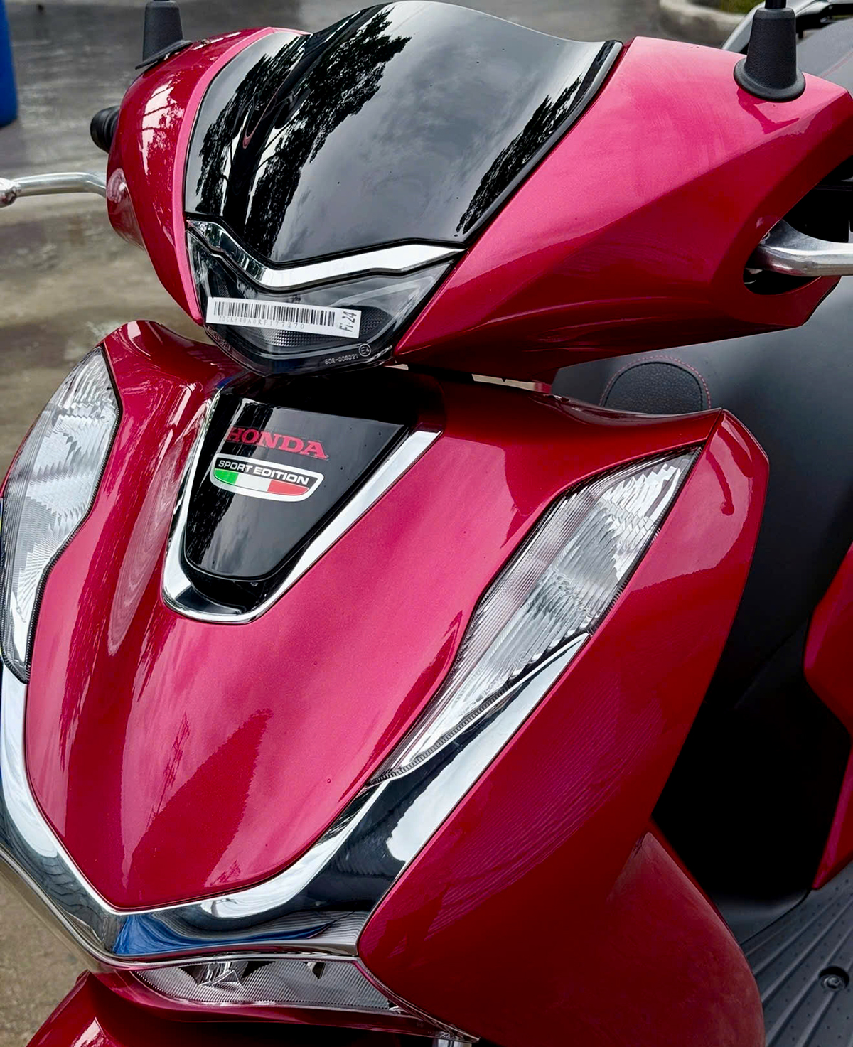 Mặt nạ Honda Sh150i Ý 2025 màu đỏ sport Mặt nạ Honda Sh150i Ý 2025 màu đỏ sport